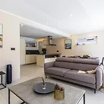 Villa H