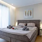 H Villa *