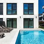 H Villa